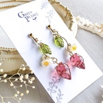 〔受注制作〕【いちごの耳飾り】Aタイプ　イヤリング/ピアス　レジンアクセサリー