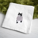 手刺繍ハンカチ　ハチワレ猫さん