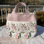 3/30 marusanさまご注文品　初めてのご購入者様　ハワイアントートバッグ　モンステラ　豪華刺繍生地ピンク色トートバッグ　2点ともオプション　Dカン　マグネットボタン　ショルダーベルト付き