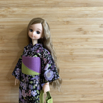 黒地にパープルの花柄が可愛い浴衣🖤とグリーンとパープル💚💜の帯のセット　リカちゃんサイズ