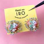 ちょっと個性的なピンクのハート　ライトブルー　ビーズ刺繍アクセサリー　ピアス｜イヤリング　＜チャク＞