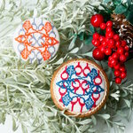 雪とトナカイ　北欧刺繍くるみボタンブローチ/ヘアゴム