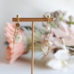 アシメ 瑞々しいいちごが揺れるピアス・イヤリング（ 金具交換できます٭𓈒𓏸）金属アレルギー対応