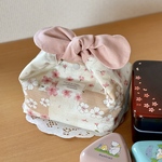 - ̗̀ 保冷保温  ̖́-  ＊丸いリボンのお弁当袋＊桜吹雪 アイボリー&ベージュ
