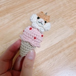 いちごのアイスとハムスターのキーホルダー