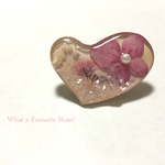 ハートのお花の帯留め（押し花入り、ピンク）
