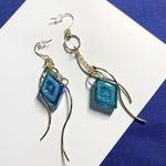 揺れるピアス 海の色