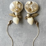 3way白いイチゴが可愛い揺れるロングのピアス（イヤリング）ビーズ刺繍