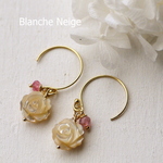 薔薇のシェルのピアス