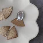 2pcs トライアングル チャーム 三角形 個性的ゴールド アンティークチャーム