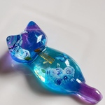 青薔薇の寝そべり猫　レジンオブジェ