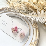 【SALE】 1粒 ドライフラワー × 淡いカラー アシンメトリー レジン ピアス / イヤリング