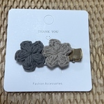 お花の前髪クリップ(グレー&ベージュ)