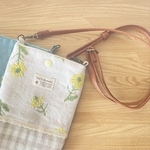 ほっこりお散歩に！　スマホポシェット　菜の花柄が可愛い　（受注作品）