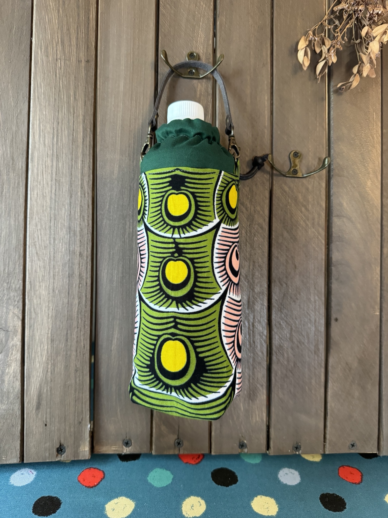 ペットボトルカバー　リバティムーンモス／イエロー　ハンドメイド ペットボトルカバー リバティムーンモス／イエロー ハンドメイド 革