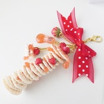 いちご生地の　いちごワッフルタワー　キーチャーム　（水玉）