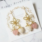 【ピンク&ホワイトベージュ】ワイヤーフラワー ダブルいちごピアス