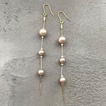 ピアス コットンパールの揺れる＊ロングピアス/イヤリング＊ベージュver. (サージカルステンレス・樹脂・ノンホール・イヤリング・ニッケルフリー)