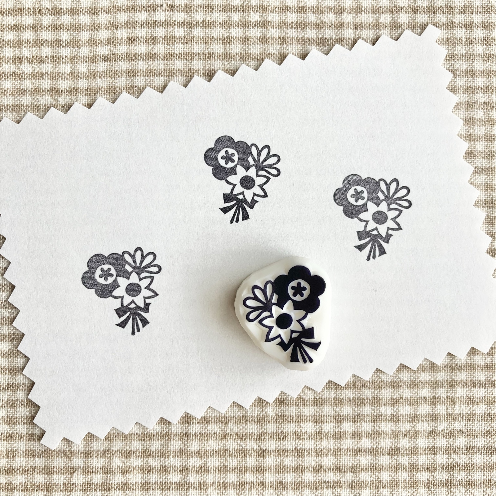 消しゴムはんこ No.251 ちびうさ ちょこっと花束 消しゴムはんこ No.251 ちびうさ ちょこっと花束