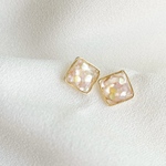 ピアス/ 春色＊クラッシュシェル スクエア ピアス(樹脂ピアス・ノンホール・サージカルステンレスピアス・イヤリング)