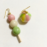 お団子と手毬あめのピアス