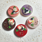 選べる5種類！イニシャルケーキのブローチ
