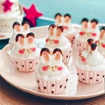 どこどこうさぎのイチゴカップケーキ/ピアスやチャームに♪
