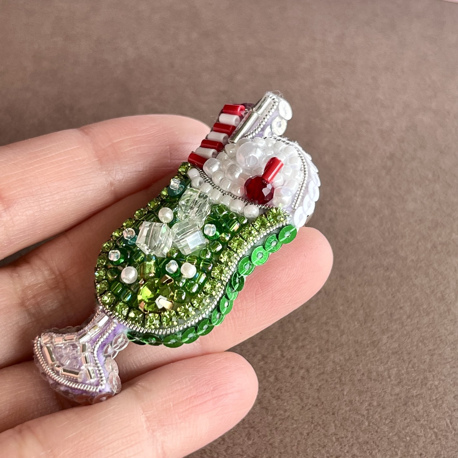 メロンクリームソーダ！ ◇小さなビーズ刺繍ブローチ