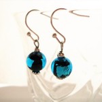 再々入荷！深海ブルーのガラスイヤリング＆ピアス