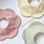 トレンドeyelet生地/ママとベビーの為の防水スタイ/ Pastel eyelet はなびらスタイ　bib よだれかけ