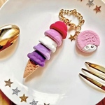 ベリーカラーのアイスクリーム