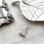 ▲さんかくとまる●　ビーズ刺繍　バイカラー　ネックレス（pink）