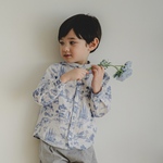 【ナチュラルかわいい男の子服】フラワーボーイズシャツ｜トワルドジュイ｜ブルー｜バンドカラーシャツ｜イーダちゃんの花｜バースデーフォト｜クリスマス｜ホワイト｜レース｜きれいめ｜おでかけ｜男の子シャツ