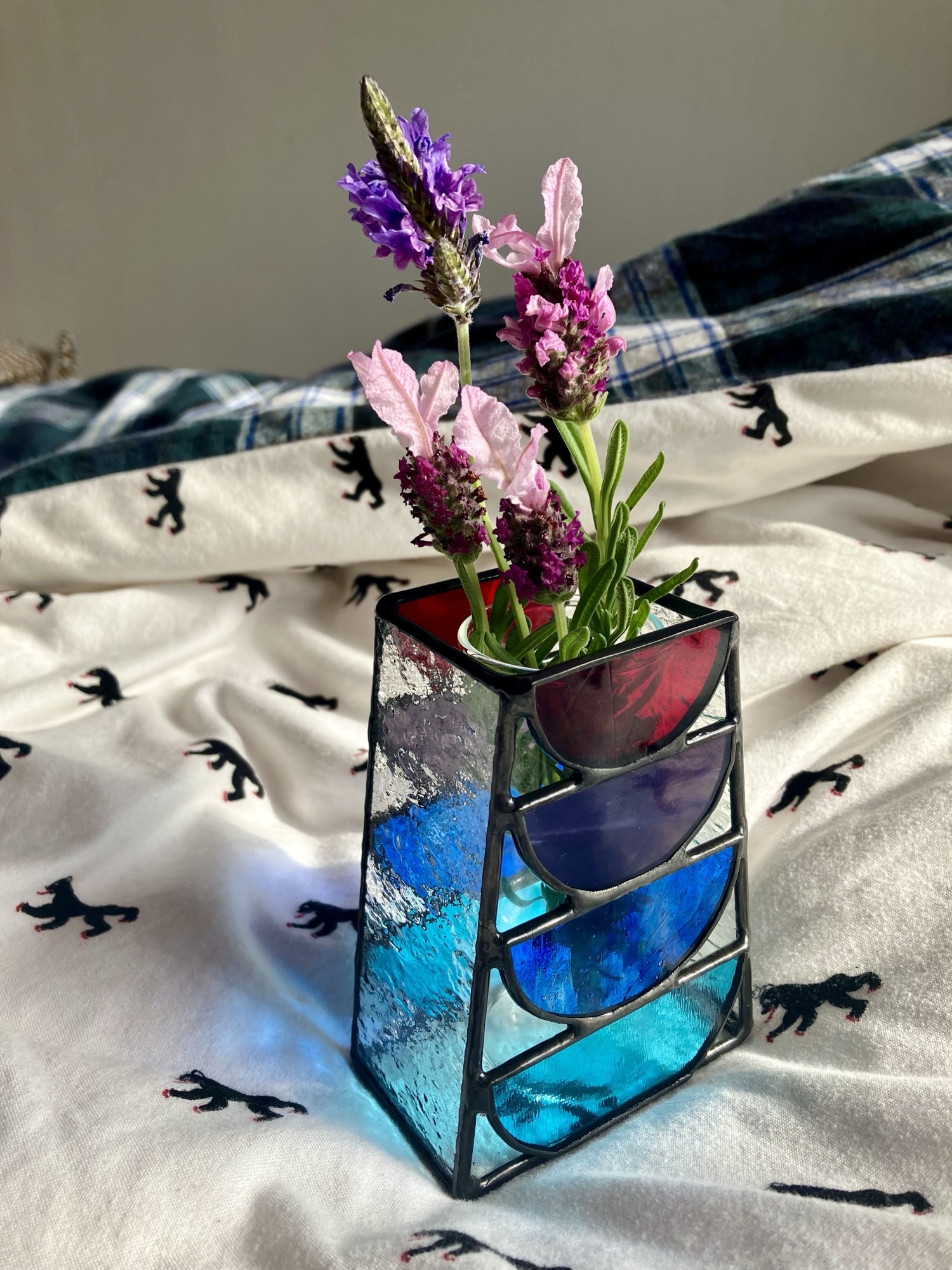 ステンドグラス(ハンドメイド) 6点おまとめ 色鉛筆、ハウス、パネル、一輪挿し ステンドグラス(ハンドメイド) 6点おまとめ 色鉛筆、ハウス