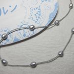 淡水パールのシックなロングネックレス（グレー）