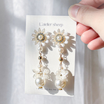 ✧︎再販✧︎花舞う少女の耳飾り:白の物語                                           ピアス イヤリング 卒業式 入学式 冠婚葬祭 大きめ ギフト プレゼント