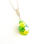 本物のお花の立体しずくネックレス　レジンアクセサリ―