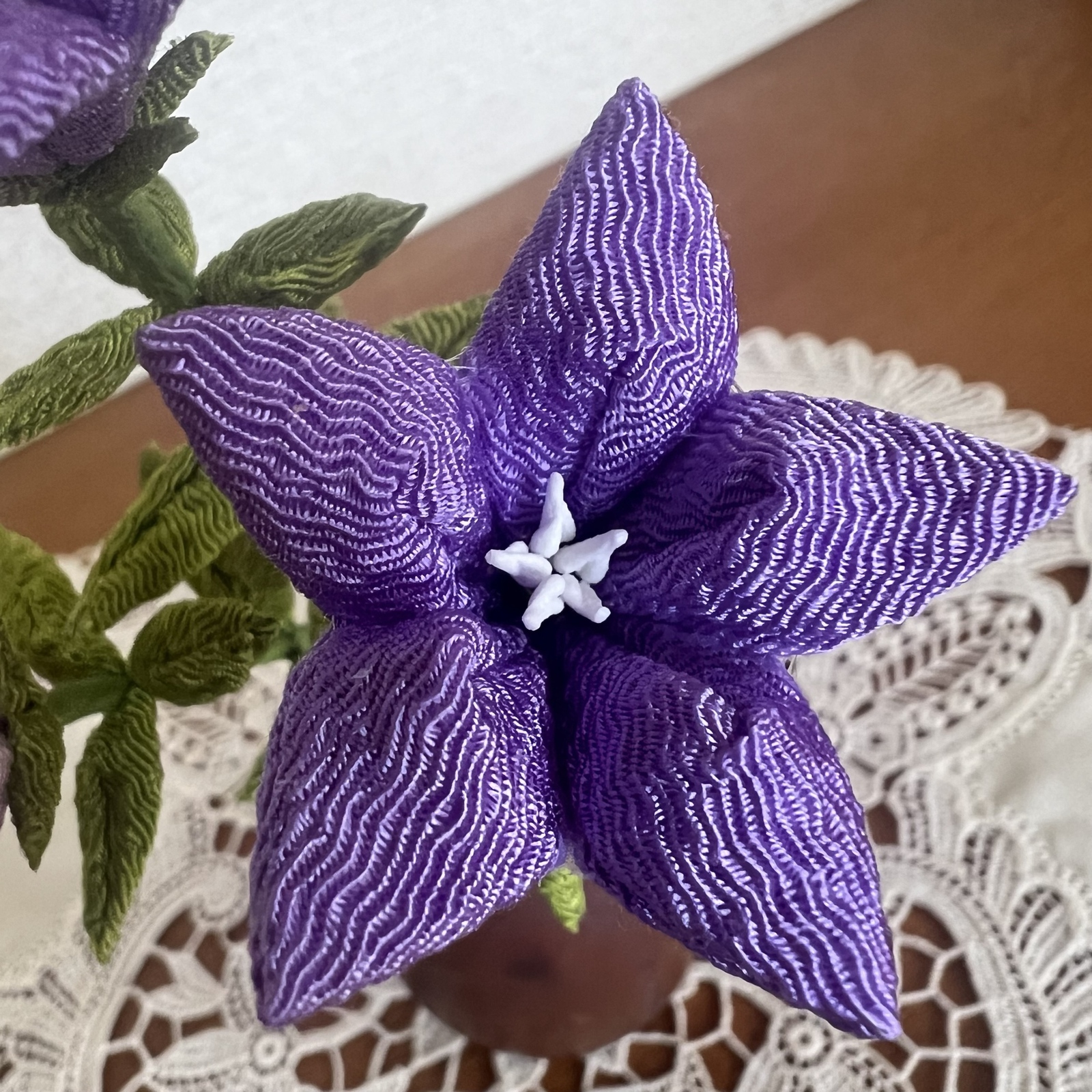 つまみ細工　【マチャケ】　2点セット　カモミール　観葉植物　桔梗　薔薇 つまみ細工 桔梗 - 虹夢 | minne byGMOペパボ 国内最大級の