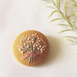 かすみ草の花束(マスタード)  刺繍ブローチ