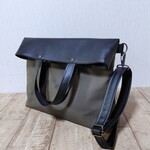ブラックレザー(pvc)×オールドカーキ帆布バイカラー2way 通勤通学A4対応