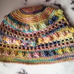 手編みのポコポコバケットハット