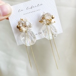 パールと花びらのチェーンピアス　イヤリング　コットンパール　セレモニー　フォーマル　花びら　ゴールド　天然石　ビジュー　シェル　ビーズ　ゴールド　ラリベルタ　プレゼント　結婚式　大ぶり　新年会　春