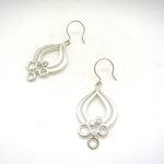 キュービックジルコニア＊シルバーフラワーピアス/樹脂ノンホールピアス