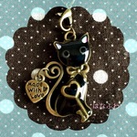 (=ΦエΦ=) 黒猫ちゃんのお茶目なストラップ★ハート★