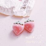 チェリーピンク2個♥いちごフロッキーカボション♥苺デコパーツ ぬいぐるみ ベロア♥クッキー お菓子 ストロベリーチョコレート レトロ ミニチュア♥スイーツデコ スマホカバー硬質ケース 貼り付けパーツ