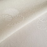 🐇アイボリー 菊模様 正絹 紋意匠 丹後ちりめん【50cm×36cm】反物より裁断 和布 生地 はぎれ リメイク素材 silk100%
