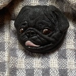 豆黒パグブローチ～Ｂ