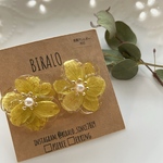 夏に元気を添える☺︎イエローの紫陽花つやぷるピアス/イヤリング