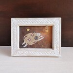 チャーム付き小さな刺繍絵　ヒツジ