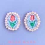 embroidery tulip in glass beads 
